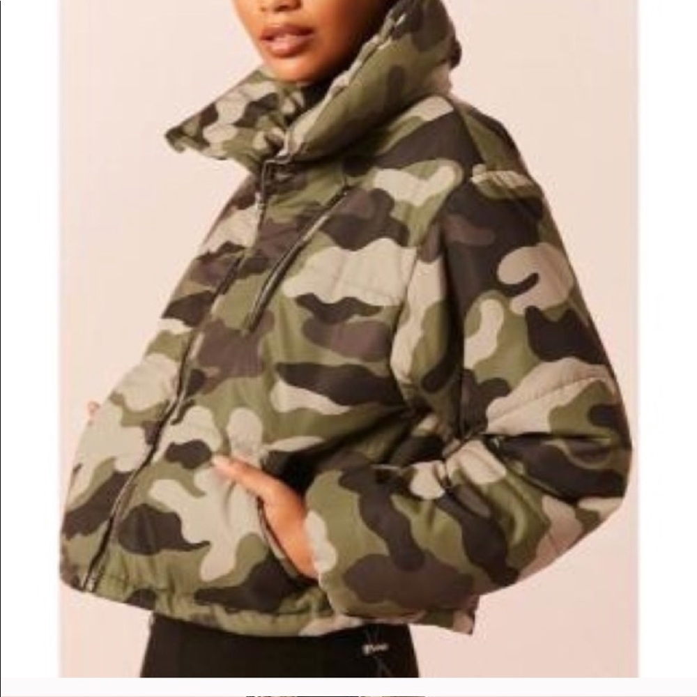 Crop camo puffer